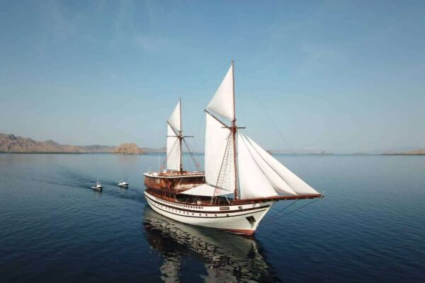 Yate de lujo Prana by Atzaro