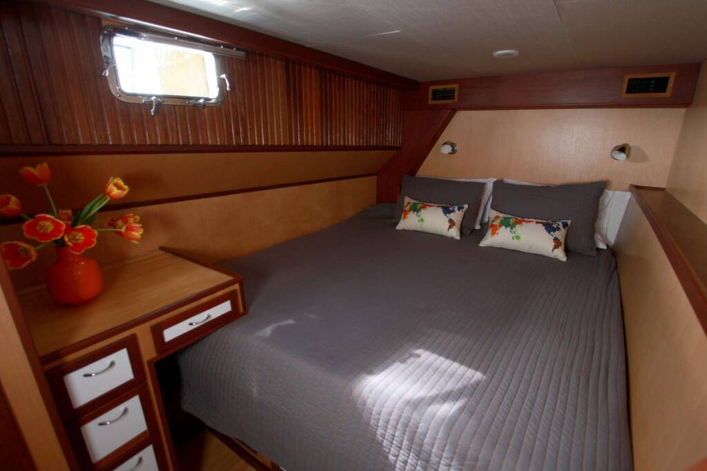 Luxury motor yacht ARGO NAVIS