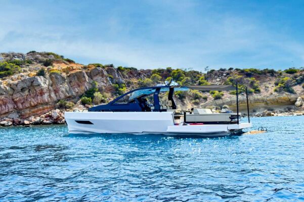 Luxury motor yacht BIG BALLOON