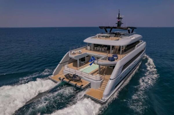 Catamaran de luxe avec équipage SPACECAT