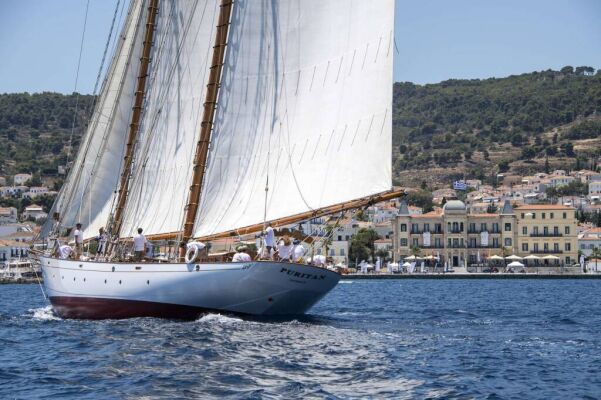 Luxury sailing yacht PURITAN