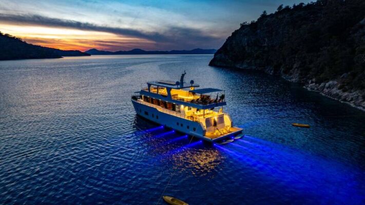 Luxury motor yacht LILA