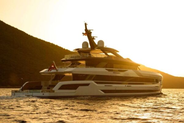 Yate de lujo LEGASEA