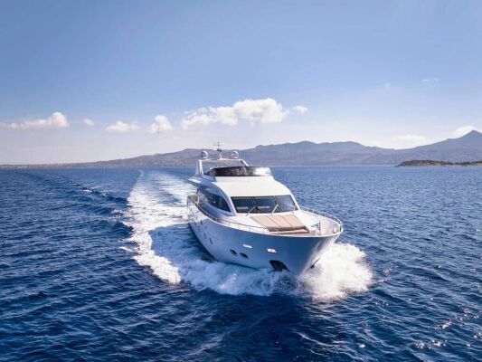 Luxus-Motoryacht MILGAUSS