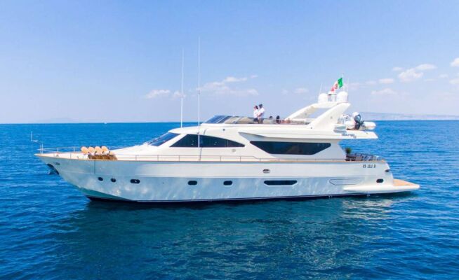 Luxury motor yacht RIVIERA