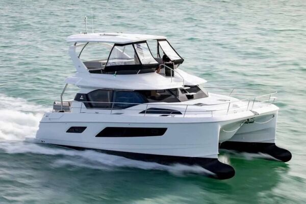 Luxury Crewed Catamaran Mako