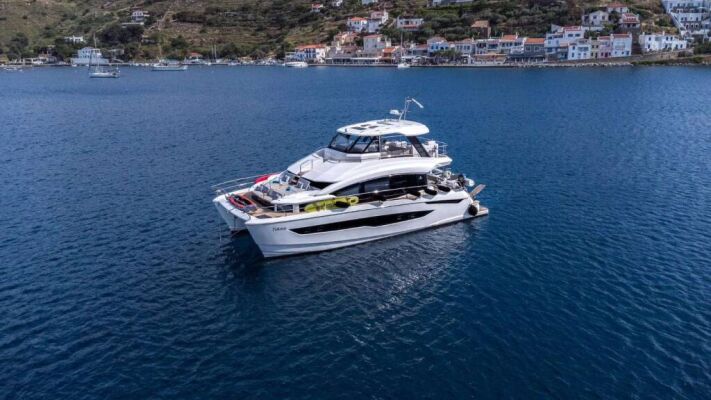 Catamaran de luxe avec équipage TiAmo