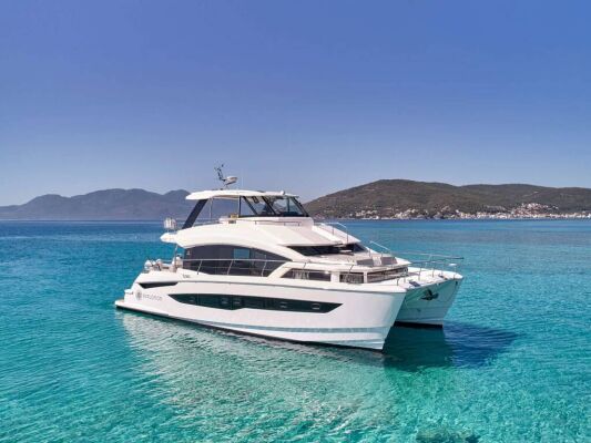 Catamaran de luxe avec équipage EXPLORION