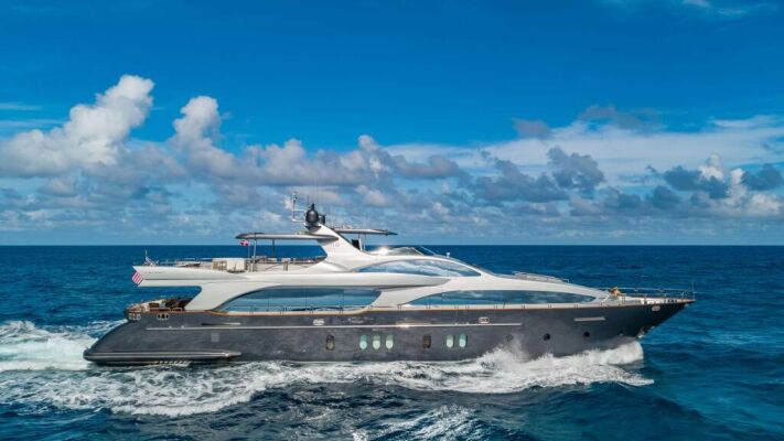 Yacht de luxe TAIL LIGHTS