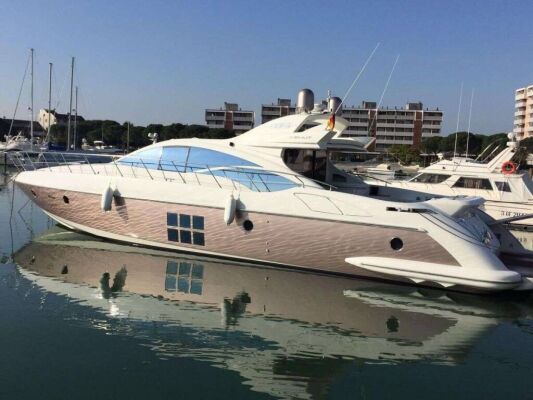 Luxury motor yacht Zipi Zape