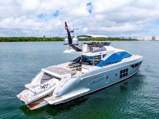 Yacht de luxe Water you doing
