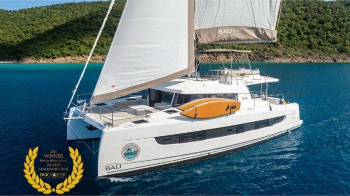 Catamaran de luxe avec équipage ISLAND STANDARD TIME