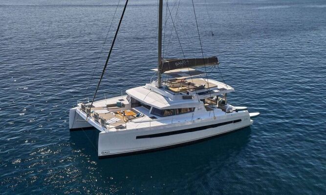 Catamaran de luxe avec équipage LUNAR ARC