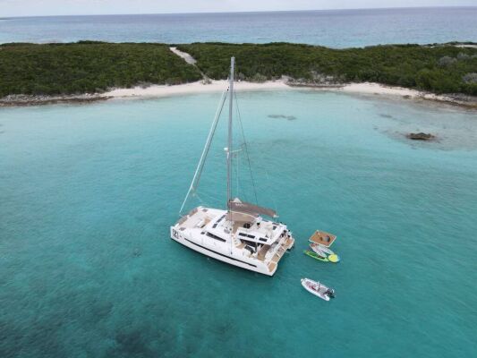Catamaran de luxe avec équipage ZURI 3