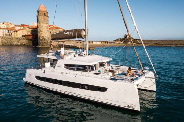 Catamaran de luxe avec équipage LOBA DO MAR