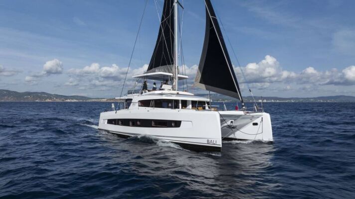 Catamaran de luxe avec équipage DISFRUTONA
