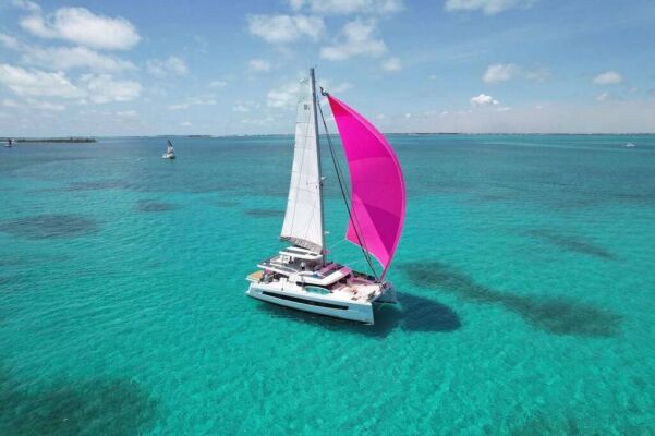 Catamaran de luxe avec équipage Luna