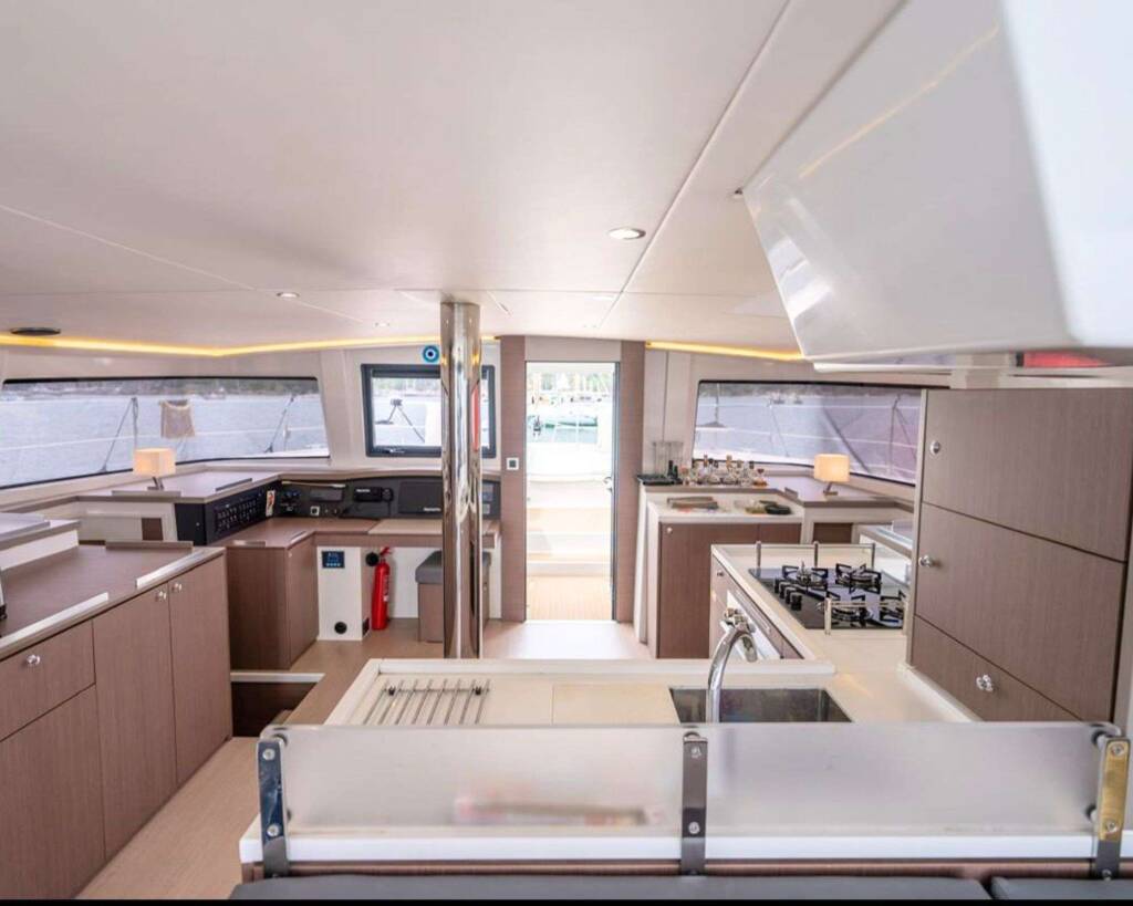 Catamaran de luxe avec équipage My Marina