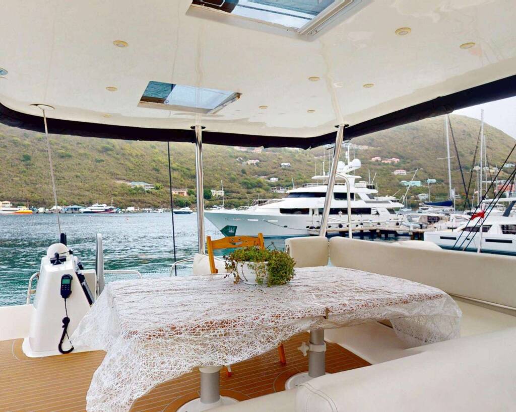Catamaran de luxe avec équipage My Marina