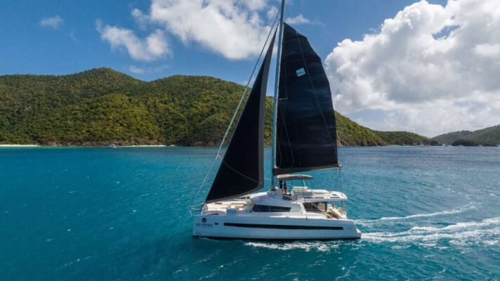 Catamaran de luxe avec équipage AD ASTRA 5.4