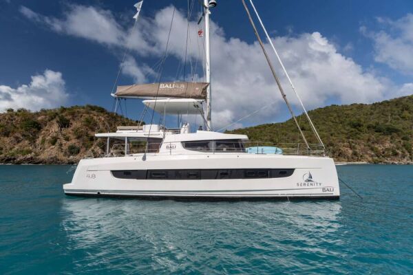 Catamaran de luxe avec équipage SERENITY 4.8