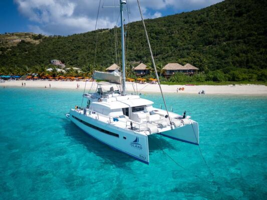 Catamaran de luxe avec équipage ISLAND KISSES