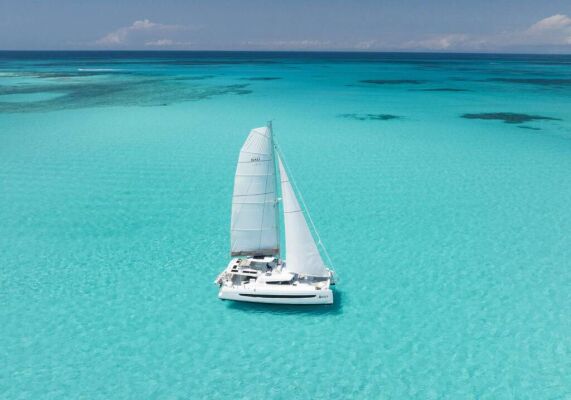 Catamarán de lujo con tripulación LOCATION 5.4 (DRIFT for 2026)