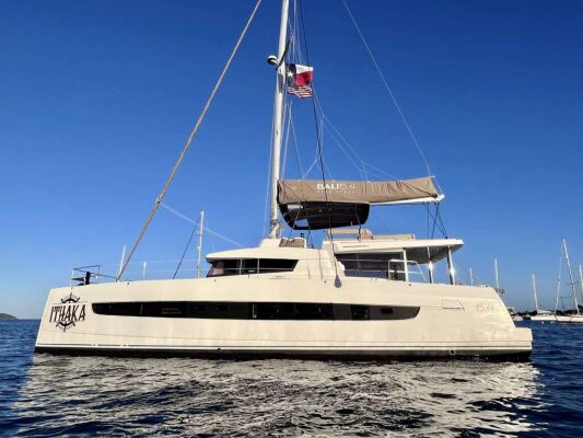 Catamaran de luxe avec équipage ITHAKA