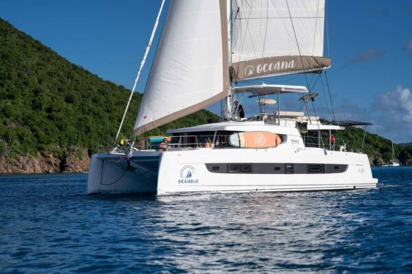 Catamaran de luxe avec équipage OCEANA
