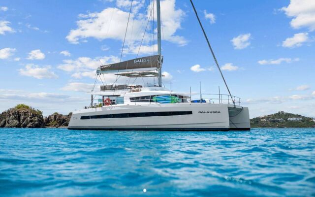 Catamarán de lujo con tripulación GALAXSEA