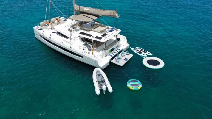 Catamaran de luxe avec équipage ESCAPADE