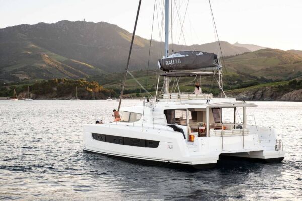 Catamaran de luxe avec équipage MARTINON