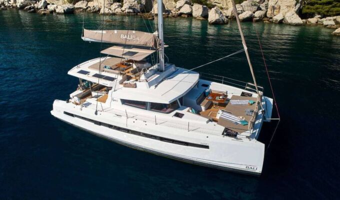 Catamaran de luxe avec équipage MAIA