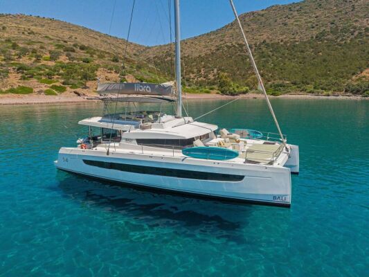Catamaran de luxe avec équipage LIBRA