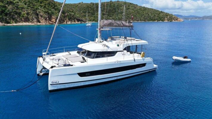 Catamaran de luxe avec équipage Aquatic Odyssey