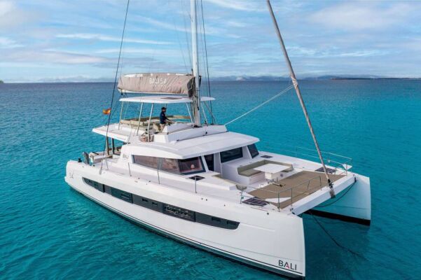 Catamaran de luxe avec équipage Blue Moon