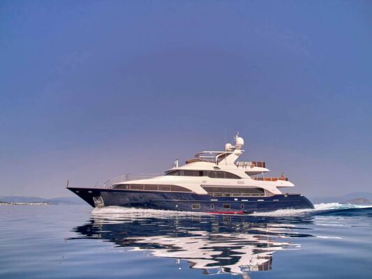 Luxury motor yacht OPTION B