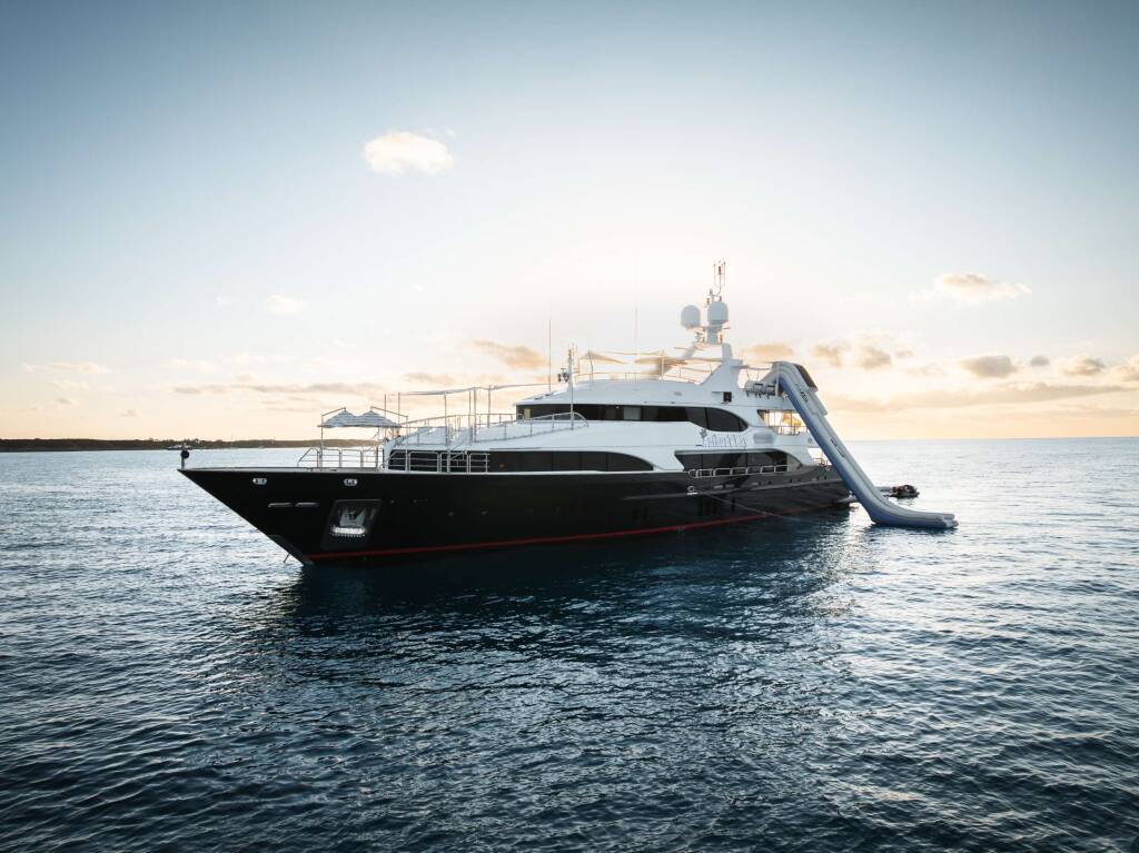 Luxury motor yacht Arthurs Way
