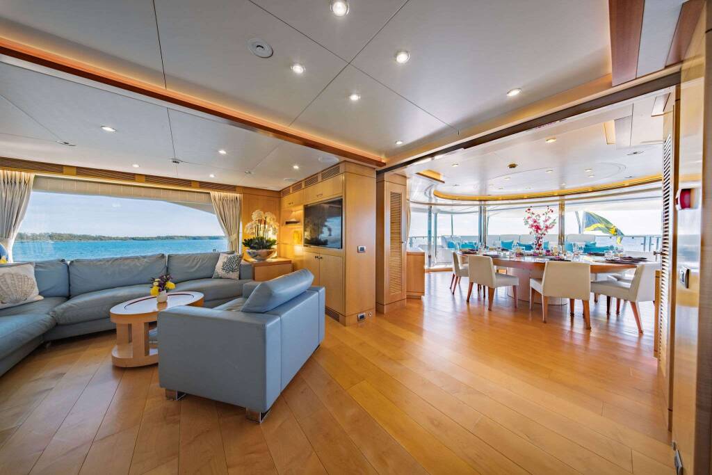 Luxury motor yacht Arthurs Way