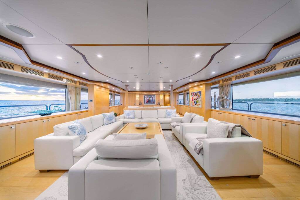 Luxury motor yacht Arthurs Way