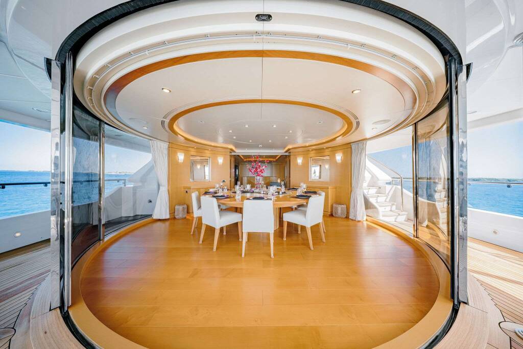 Luxury motor yacht Arthurs Way