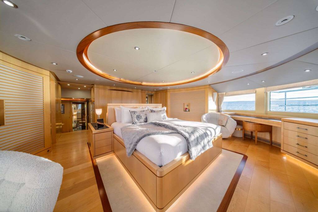 Luxury motor yacht Arthurs Way
