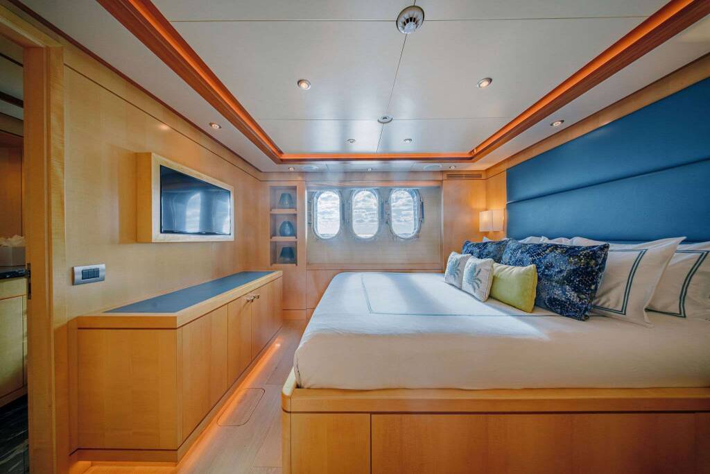 Luxury motor yacht Arthurs Way