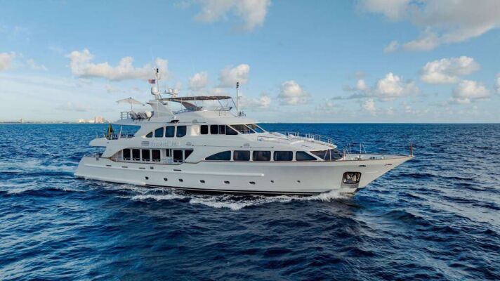 Luxury motor yacht MAMMA MIA