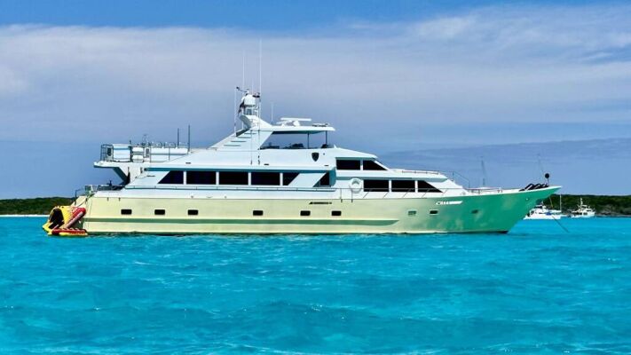 Yacht de luxe A PLACE IN THE SUN