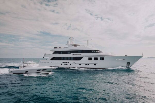 Yacht de luxe Crossed Sabre
