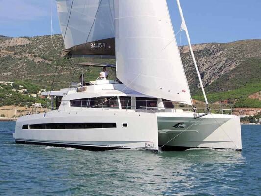 Catamaran de luxe avec équipage SIKELIA