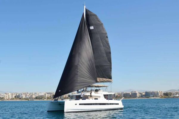 Catamaran de luxe avec équipage Kos 54.CAT