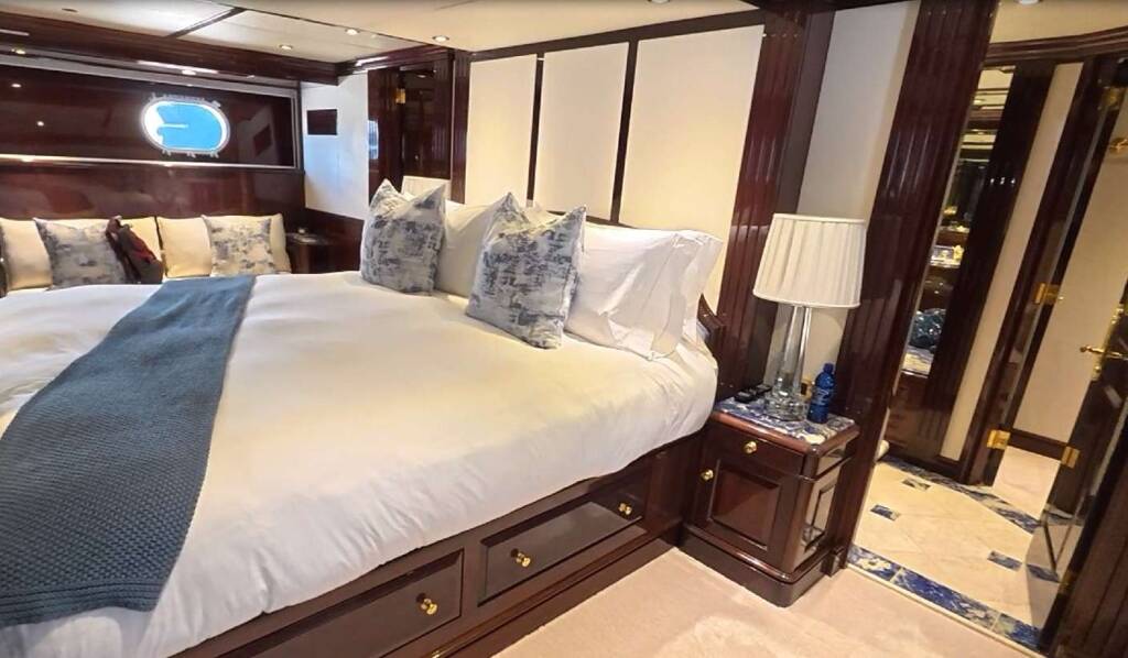 Luxury motor yacht KEFI