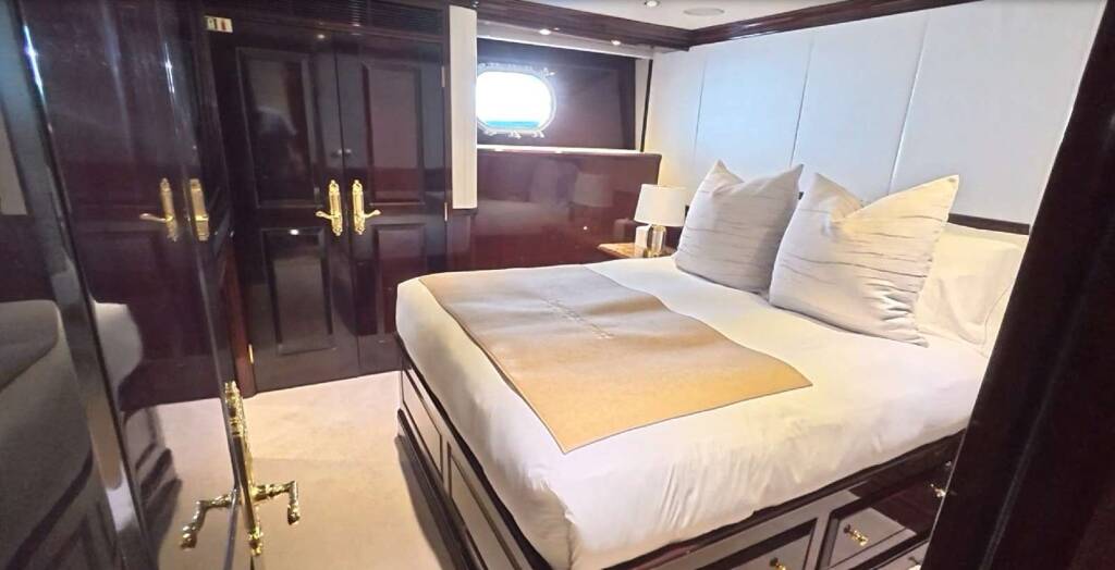 Luxury motor yacht KEFI